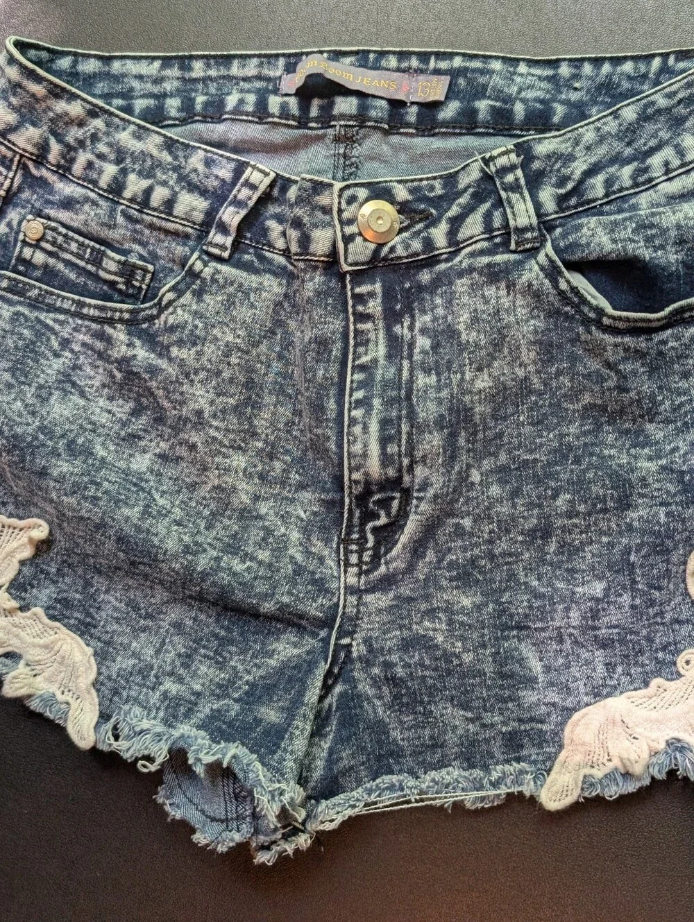 Denim Lace-Appliqué Women's Shorts - Blue